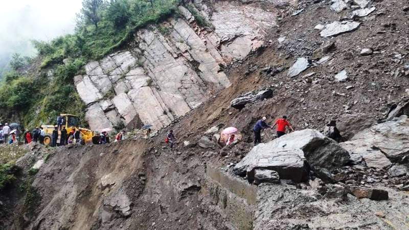 लगातारको बर्षाका कारण महाकाली लोकमार्ग अबरुद्ध