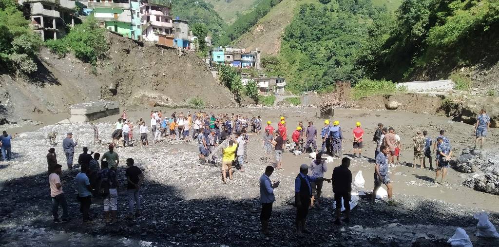 बंगाबगडमा फेरी कटान सुरु, नदी नेपालतर्फ बग्दै, घरहरु जोखिममा