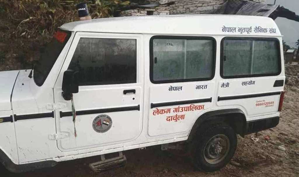 बिहेको समान ओसारेको भन्दै विप्लव कार्यकर्ताहरुद्धारा एम्बुलेन्स नियन्त्रण