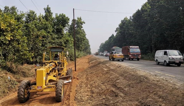 एमाले अध्यक्ष ओलीको पालामा ठेक्का पाएको बदनाम चिनियाँ कम्पनीले सडक निर्माण बर्बाद पार्यो,