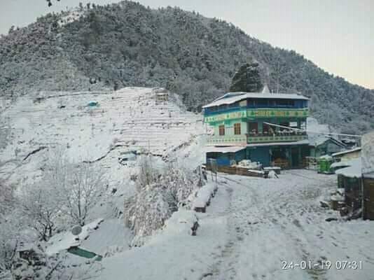 दार्चुला लगायत सुदूर पहाडमा भारी हिमपात