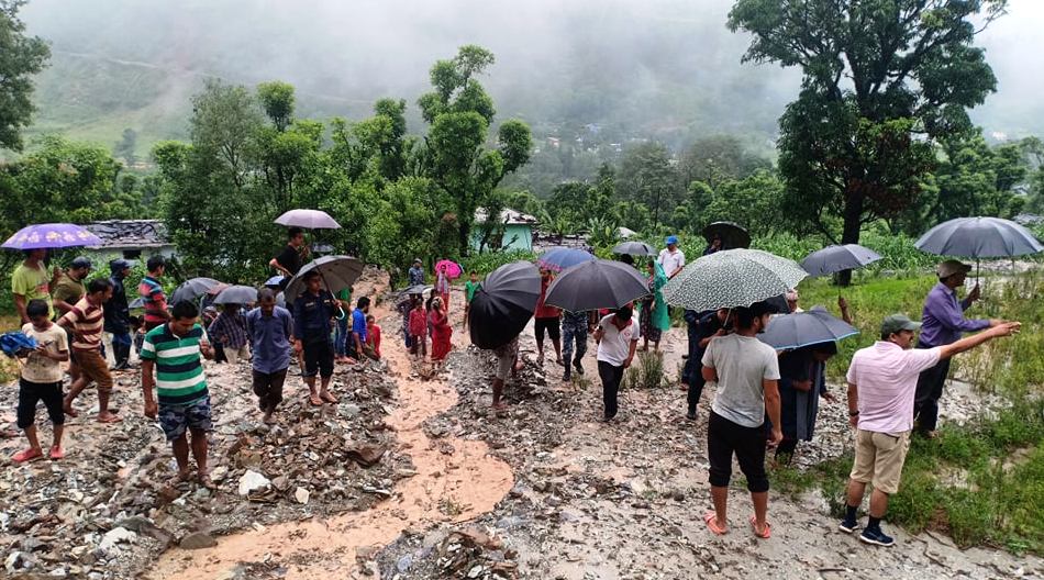 पहिरोका कारण दार्चुलामा १० घरपरिवारको बिचल्ली 