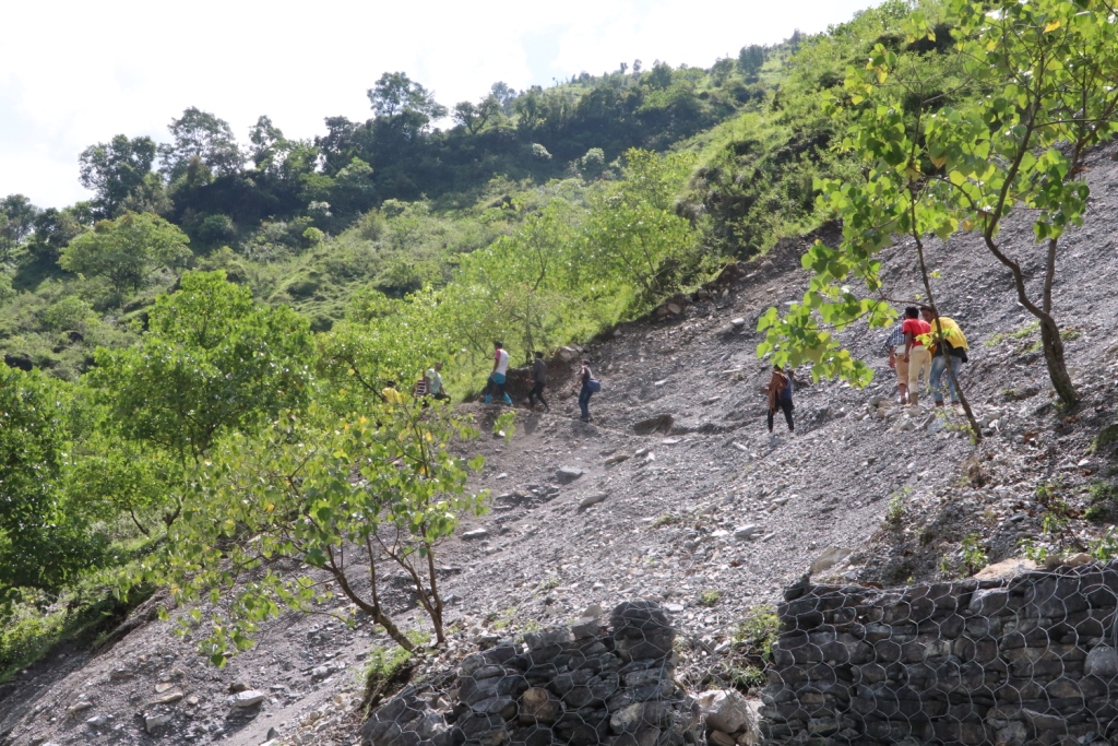 खार खलंगा सडकखण्ड सुधार नहुँदा जोखिमपुर्ण यात्रा गर्दै सर्वसाधारण