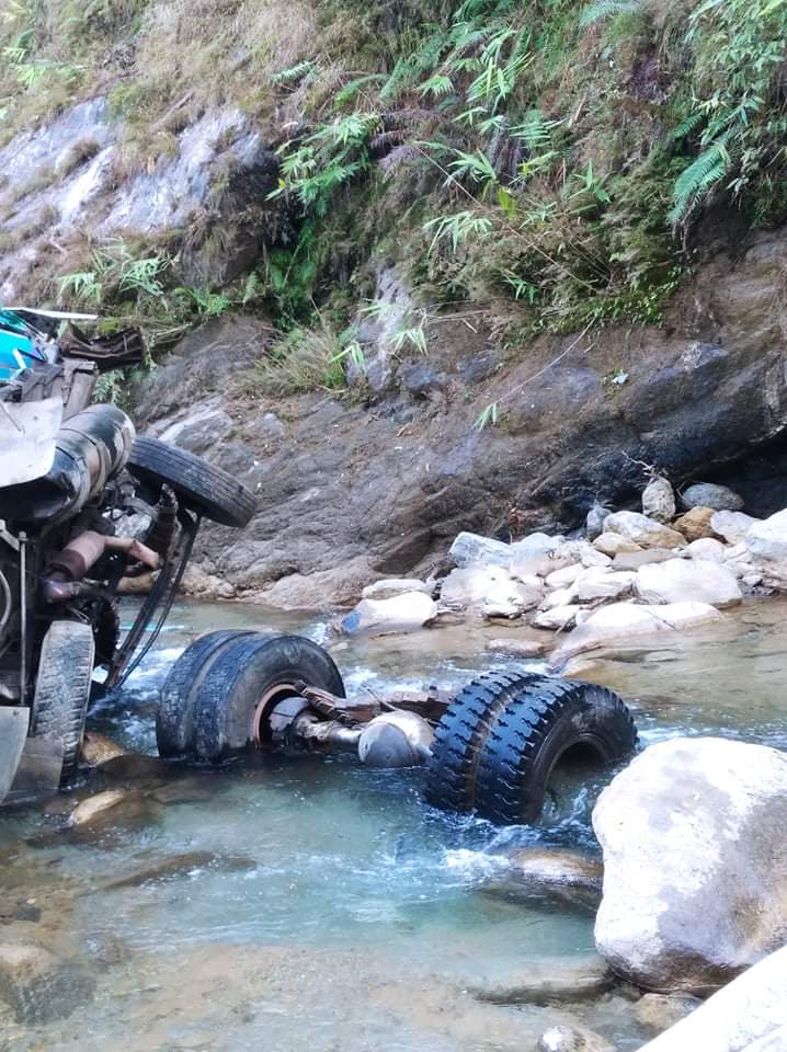 भर्ताेला ट्रक  दुर्घटना अपडेटः तीनजनाकाे मृत्यु