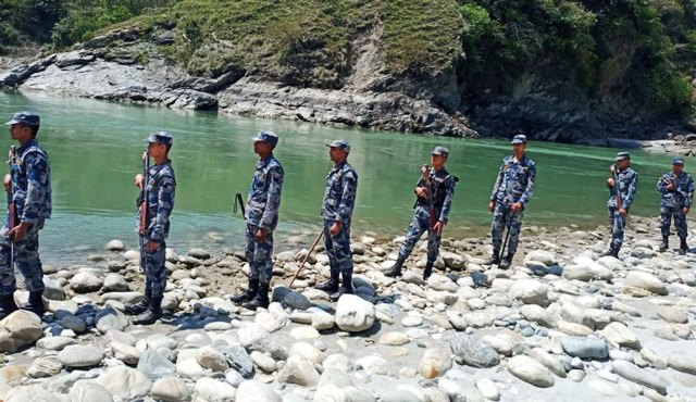 सशस्त्र प्रहरीद्धारा ३ लाख बढीका अबैध समान बरामद