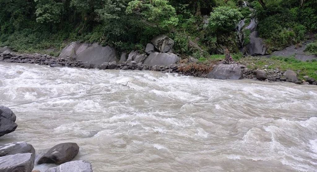 तुईन तर्ने क्रममा एक जना  बेपत्ता