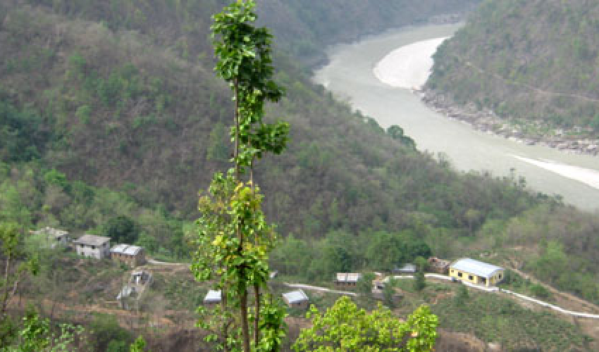 सुदूरको ‘समृद्धिको ढोका’ मानिएका दुई पूर्वाधारका योजना दशकदेखि अधुरै