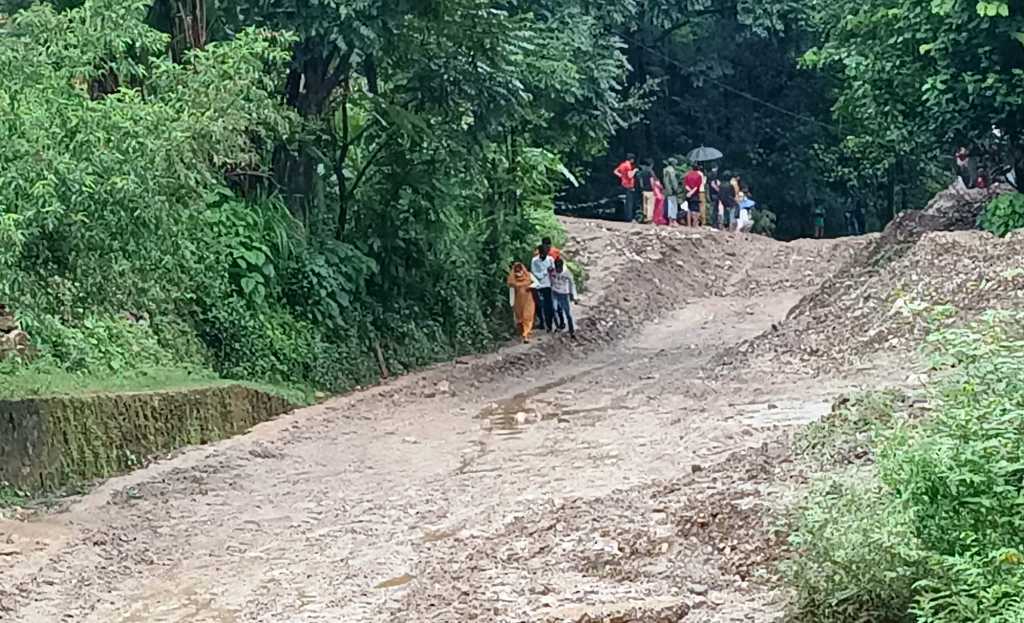 दार्चुला–गोकुलेश्वर सडक अबरुद्ध