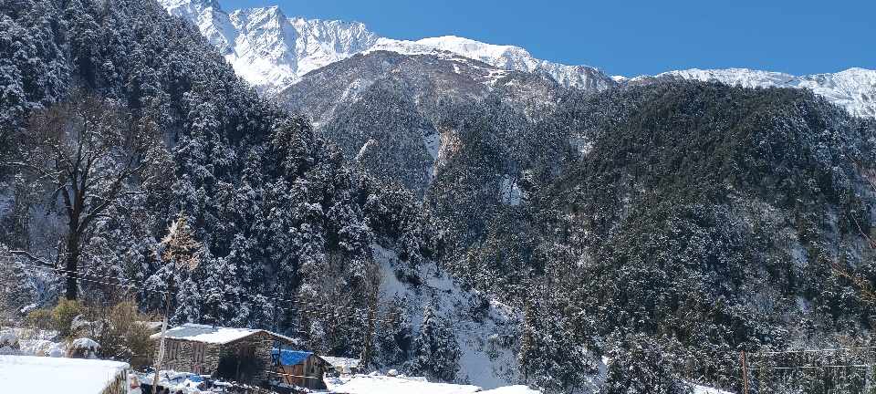 दार्चुलाको क्षेती ,घाजिर ,पाथा लगायतका ठाउँ मा हिमपात