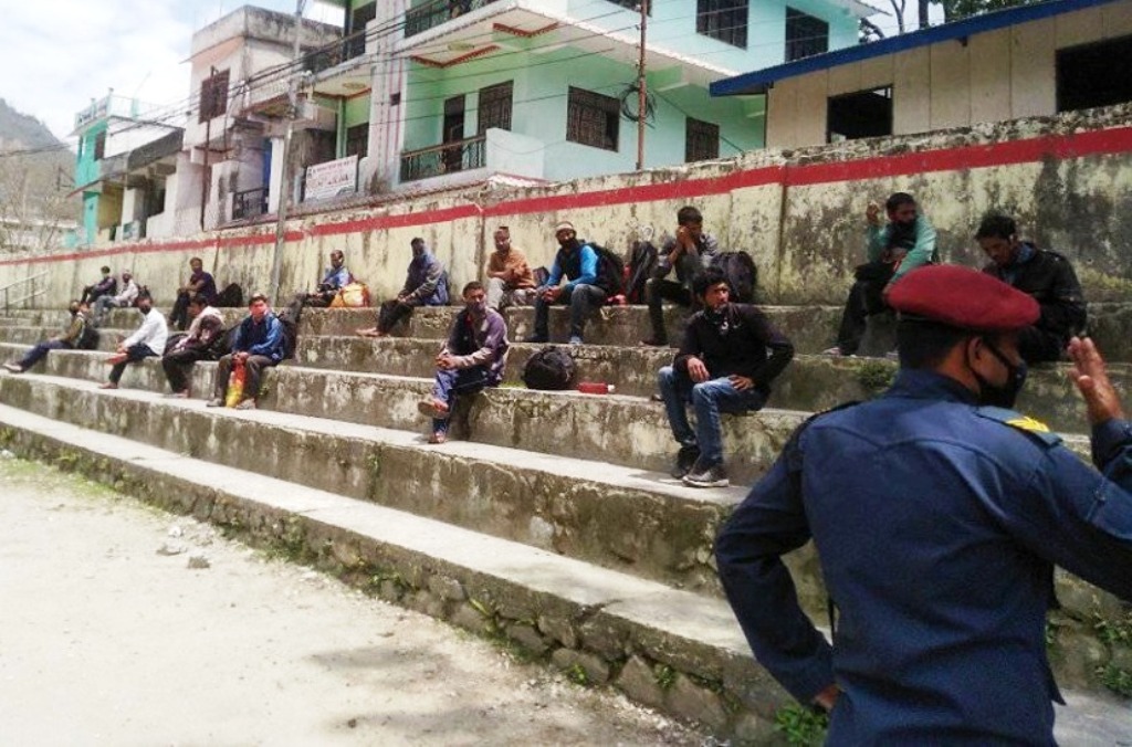 महाकाली तरेर नेपाल प्रवेश गर्नेको संख्या बढदै एकै दिन १६ जना नेपाल प्रवेश ।